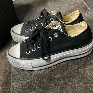 Brand new platform, all star converse women’s 6 1/2 black and white